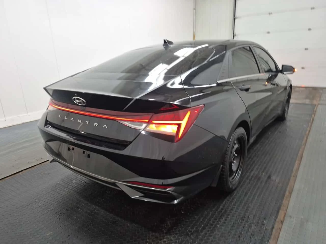 Hyundai Elantra * ULTIMATE * АВТОКРЕДИТ БЕЗ ПЪРВОНАЧАЛНА ВНОСКА * , снимка 3 - Автомобили и джипове - 54607460