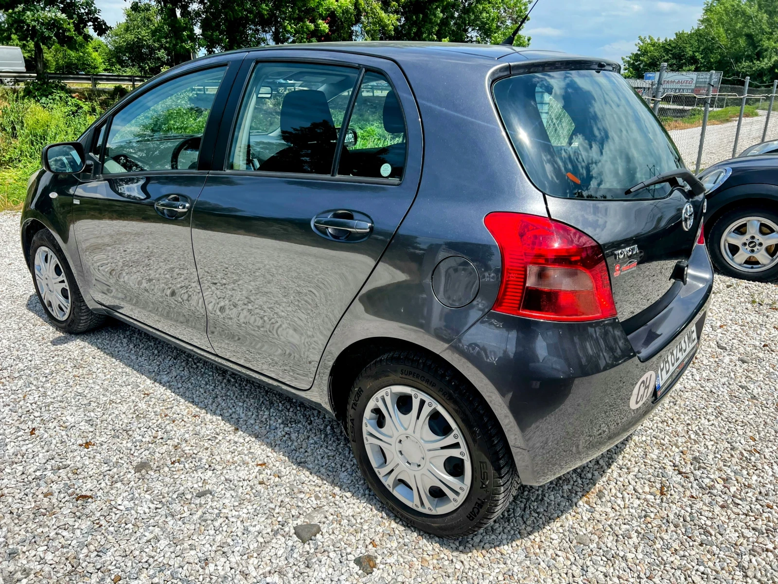 Toyota Yaris 1.3 VVT-I 158000km, снимка 6 - Автомобили и джипове - 54618962