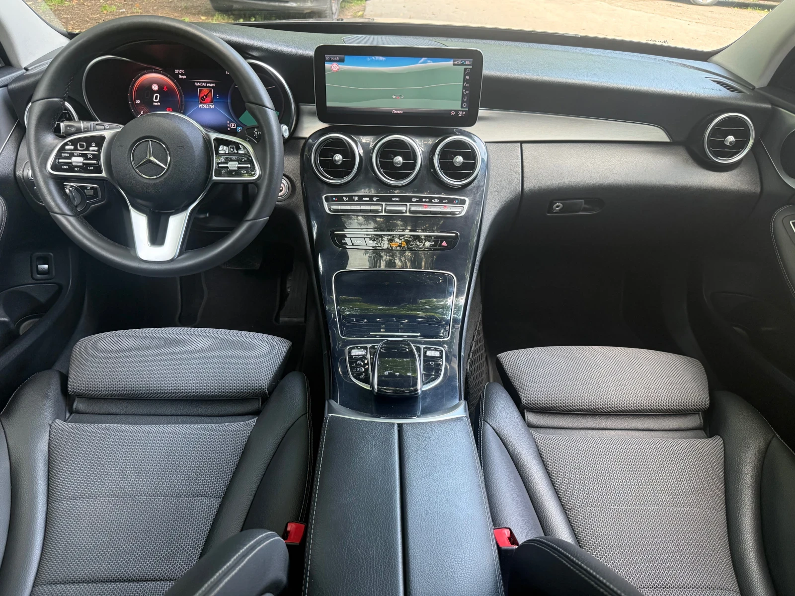 Mercedes-Benz C 220 AMG 4-Matic 9G #DISTR#DigitalCockpit#MULTIBEAM#CAM, снимка 8 - Автомобили и джипове - 54671476