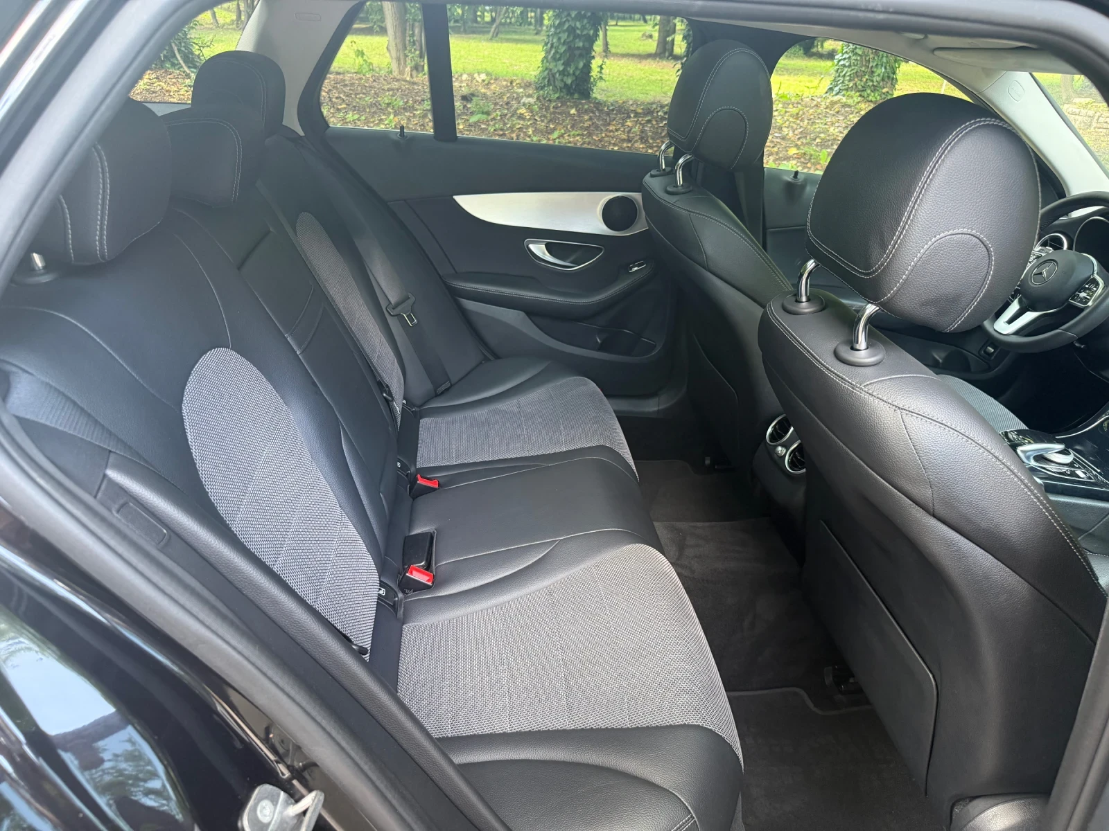 Mercedes-Benz C 220 AMG 4-Matic 9G #DISTR#DigitalCockpit#MULTIBEAM#CAM, снимка 15 - Автомобили и джипове - 54671476