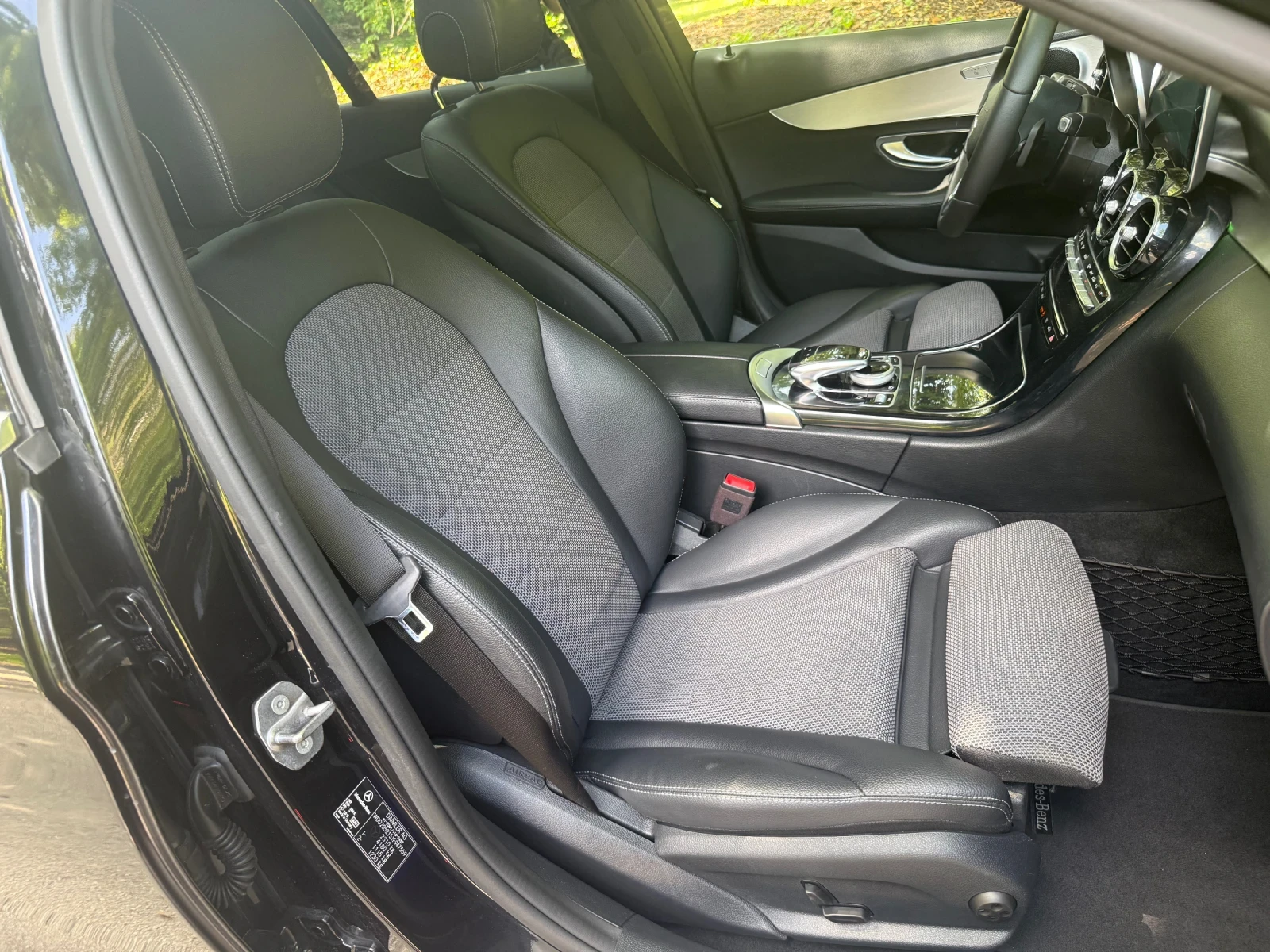Mercedes-Benz C 220 AMG 4-Matic 9G #DISTR#DigitalCockpit#MULTIBEAM#CAM, снимка 13 - Автомобили и джипове - 54671476