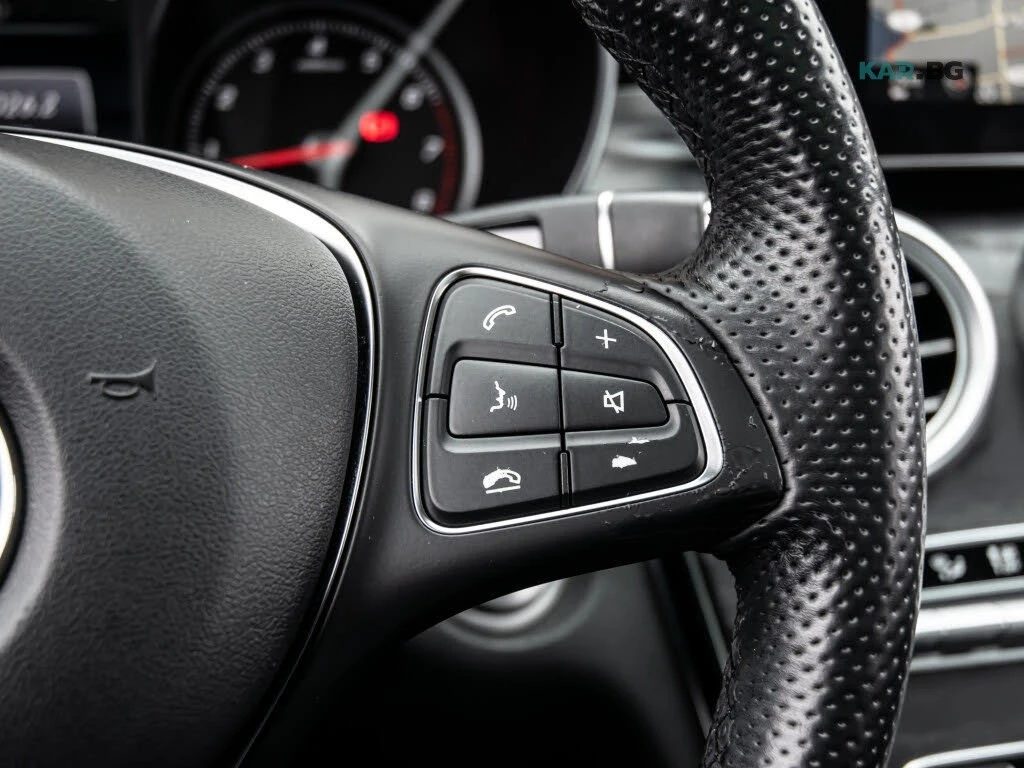 Mercedes-Benz C 300 AMG Line (КРАЙНА цена до БЪЛГАРИЯ), снимка 13 - Автомобили и джипове - 54972372