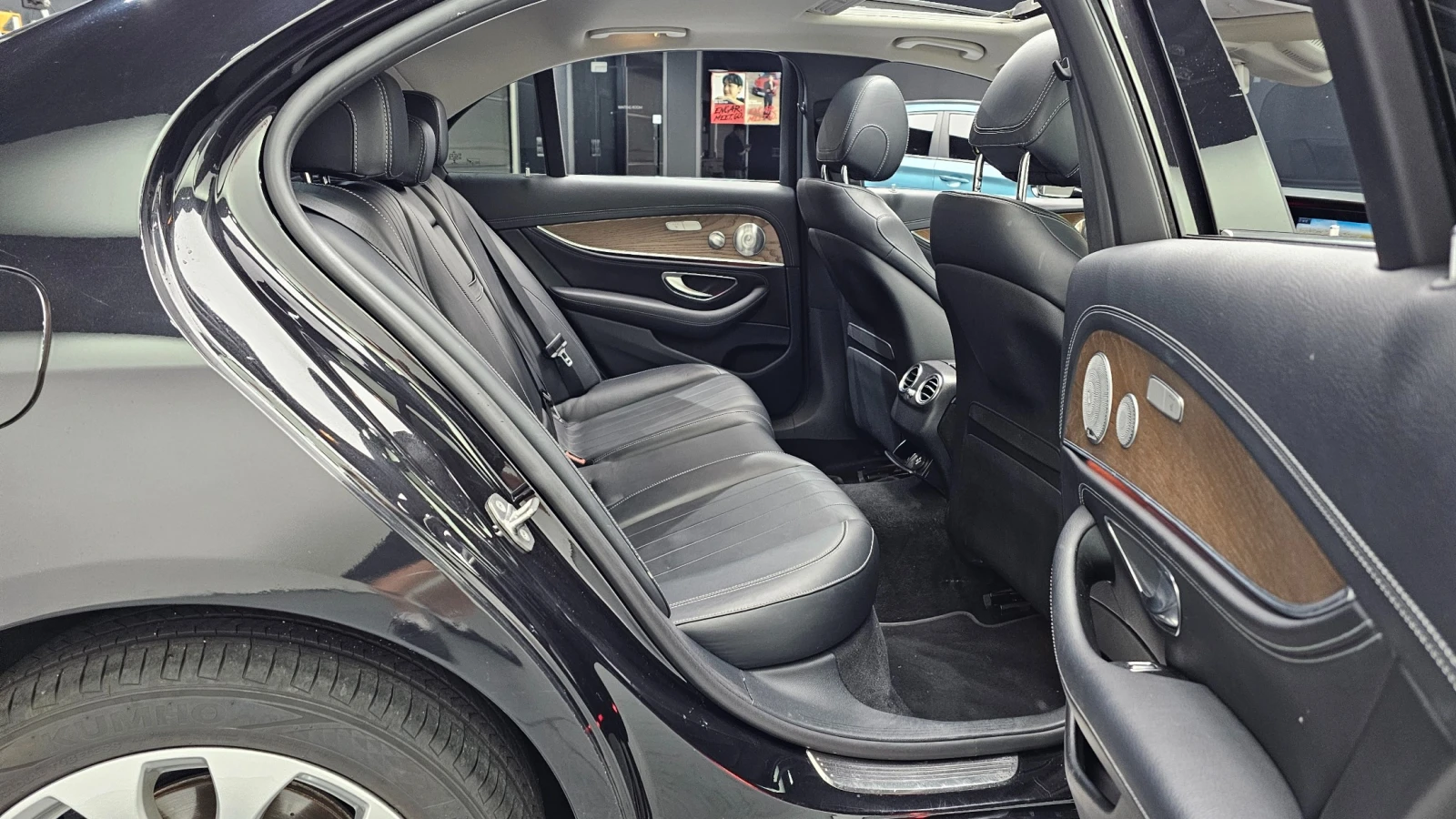 Mercedes-Benz E 300 2.0 4MATIC, снимка 11 - Автомобили и джипове - 55294603