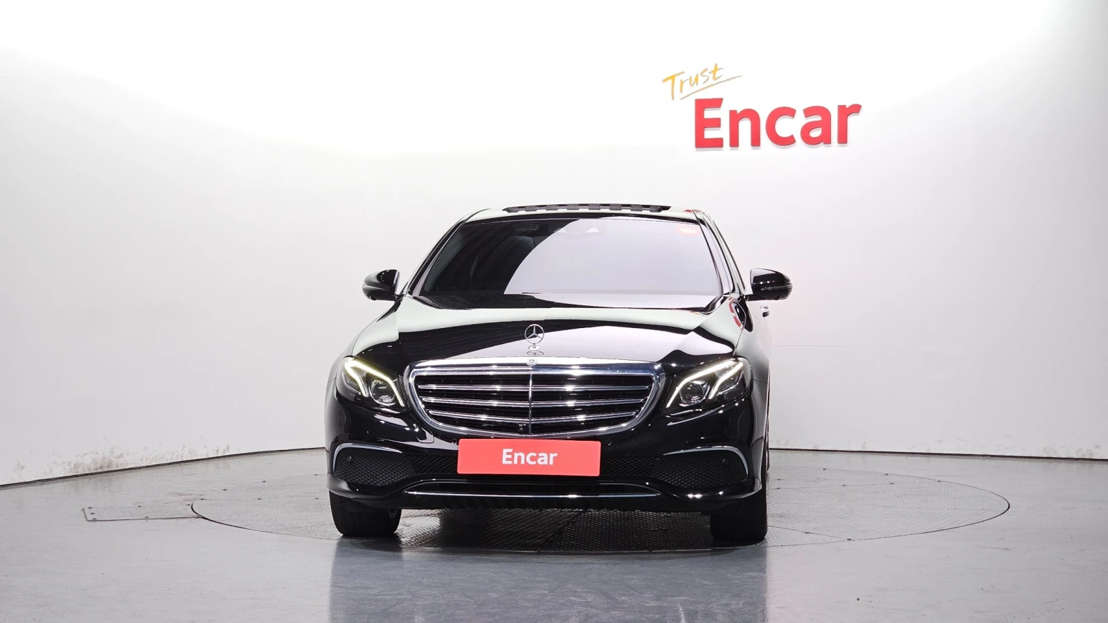 Mercedes-Benz E 300 2.0 4MATIC, снимка 3 - Автомобили и джипове - 55294603