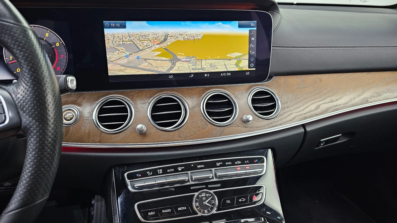Mercedes-Benz E 300 2.0 4MATIC, снимка 13 - Автомобили и джипове - 55294603