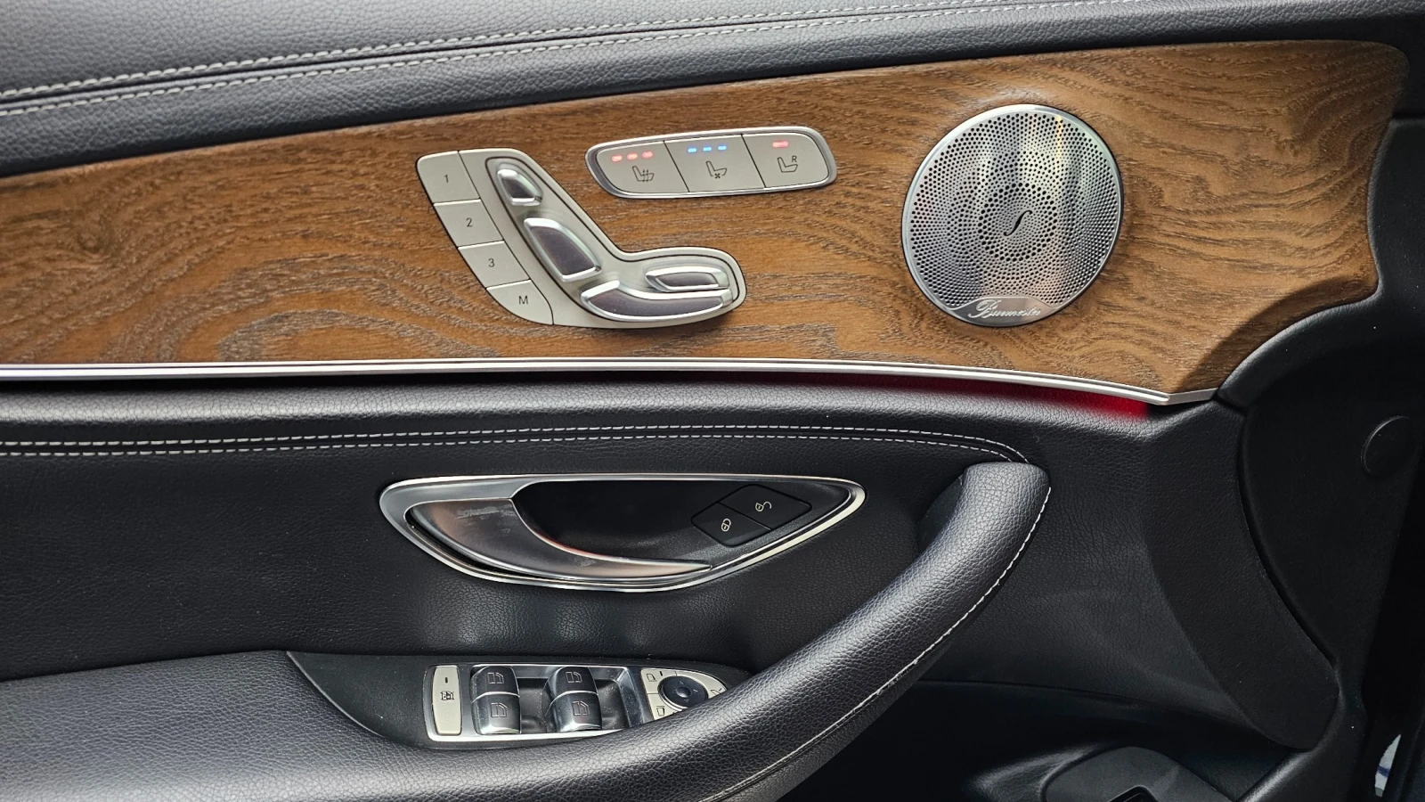 Mercedes-Benz E 300 2.0 4MATIC, снимка 15 - Автомобили и джипове - 55294603