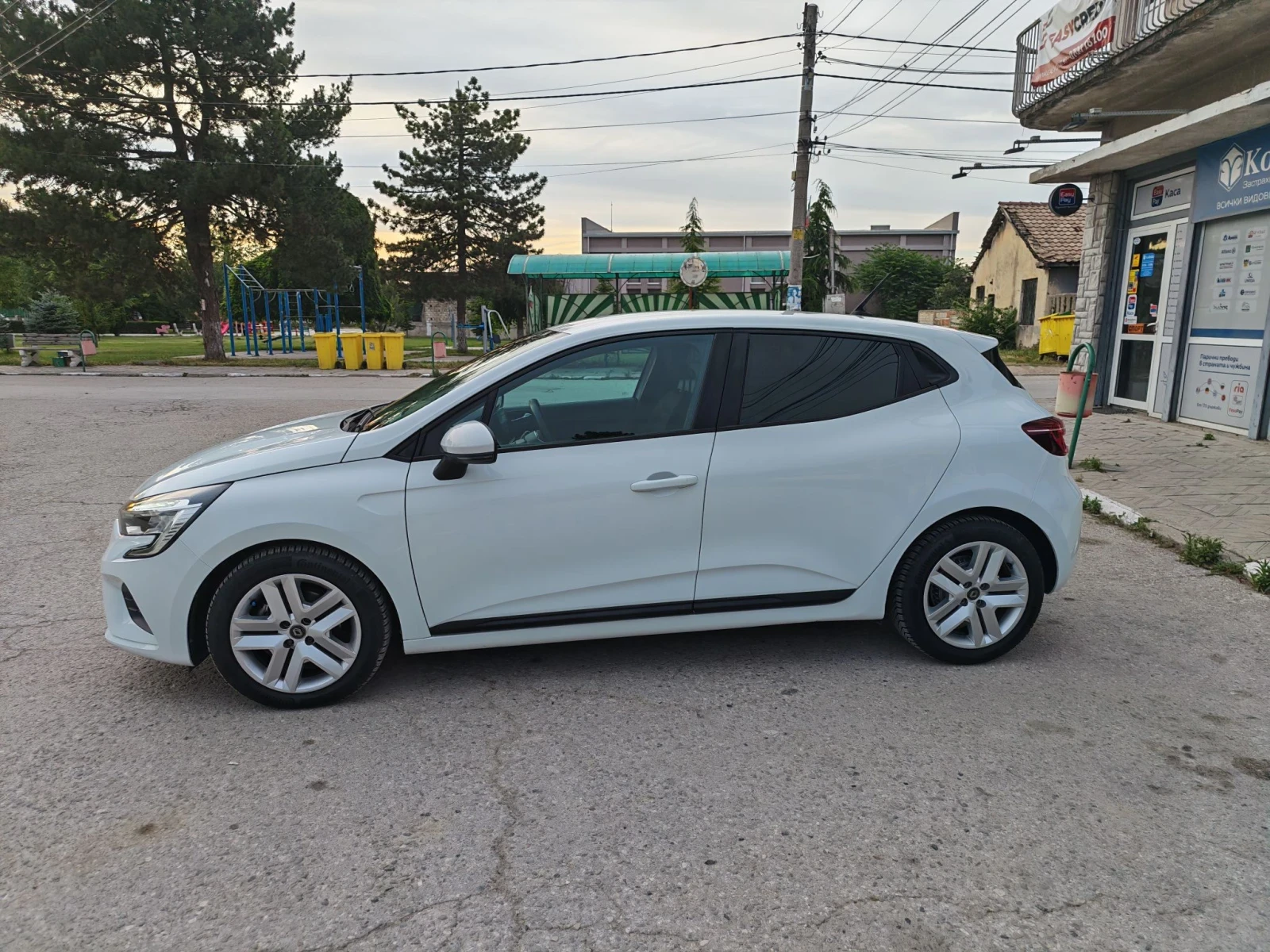 Renault Clio, снимка 3 - Автомобили и джипове - 55607684