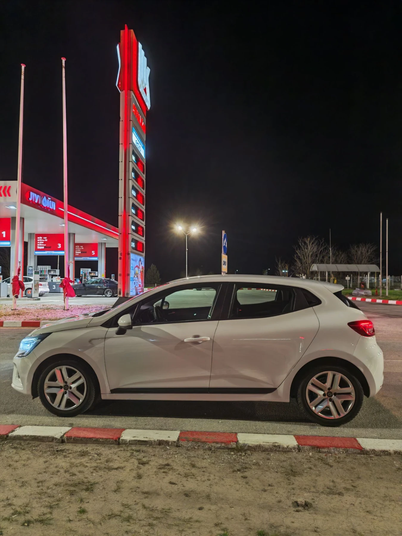 Renault Clio, снимка 16 - Автомобили и джипове - 55607684