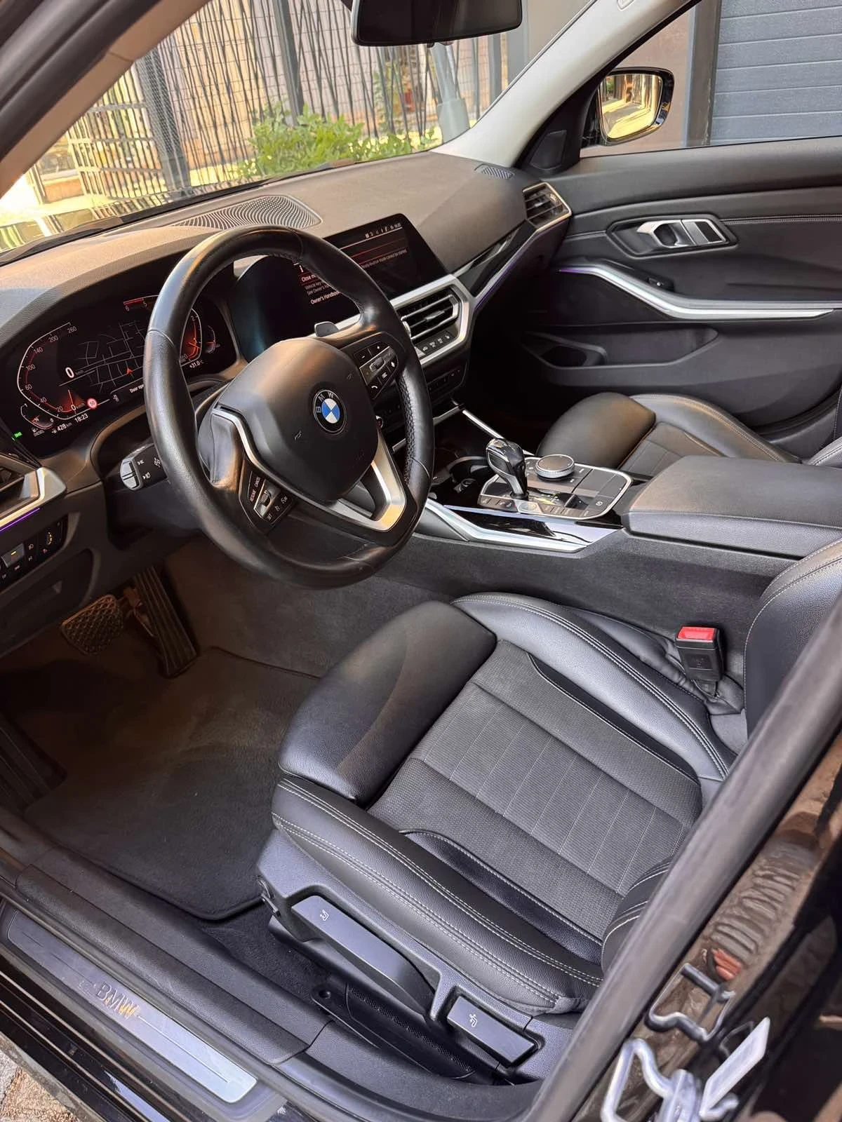 BMW 320 М пакет/на задно, снимка 8 - Автомобили и джипове - 55992971