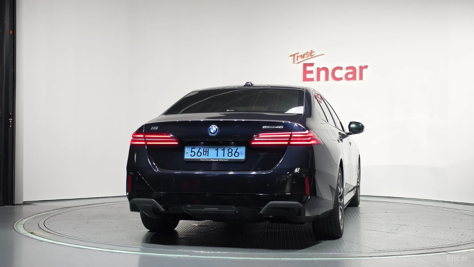 BMW i5 eDRIVE40 M SPORT| 340HP| PANO| HUD| 360| HK, снимка 4 - Автомобили и джипове - 56113538