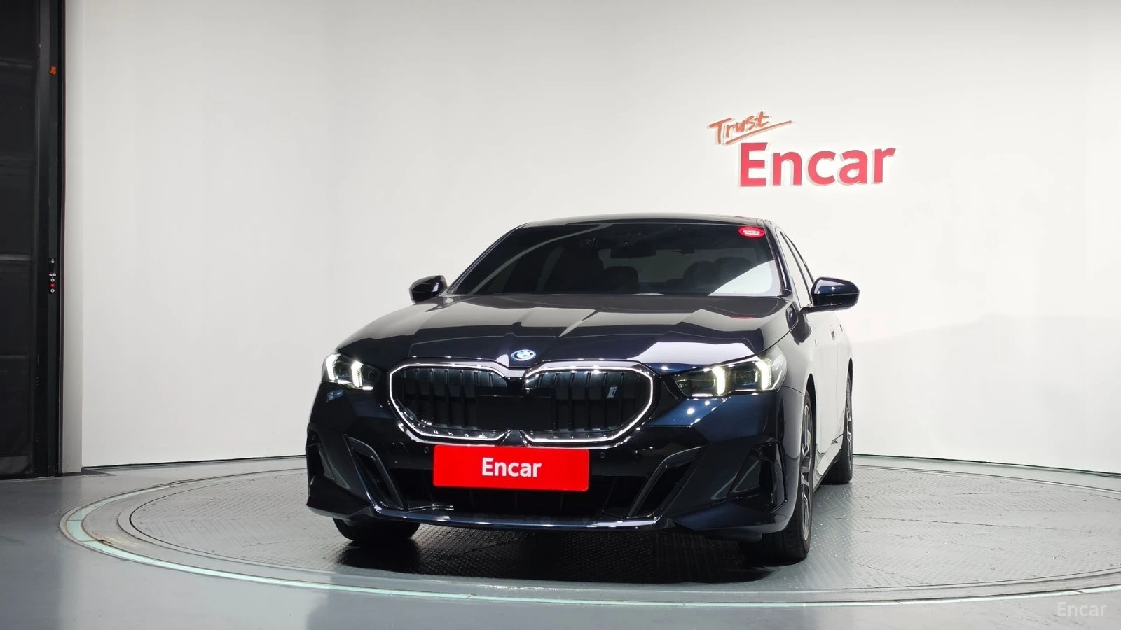 BMW i5 eDRIVE40 M SPORT| 340HP| PANO| HUD| 360| HK, снимка 3 - Автомобили и джипове - 56113538