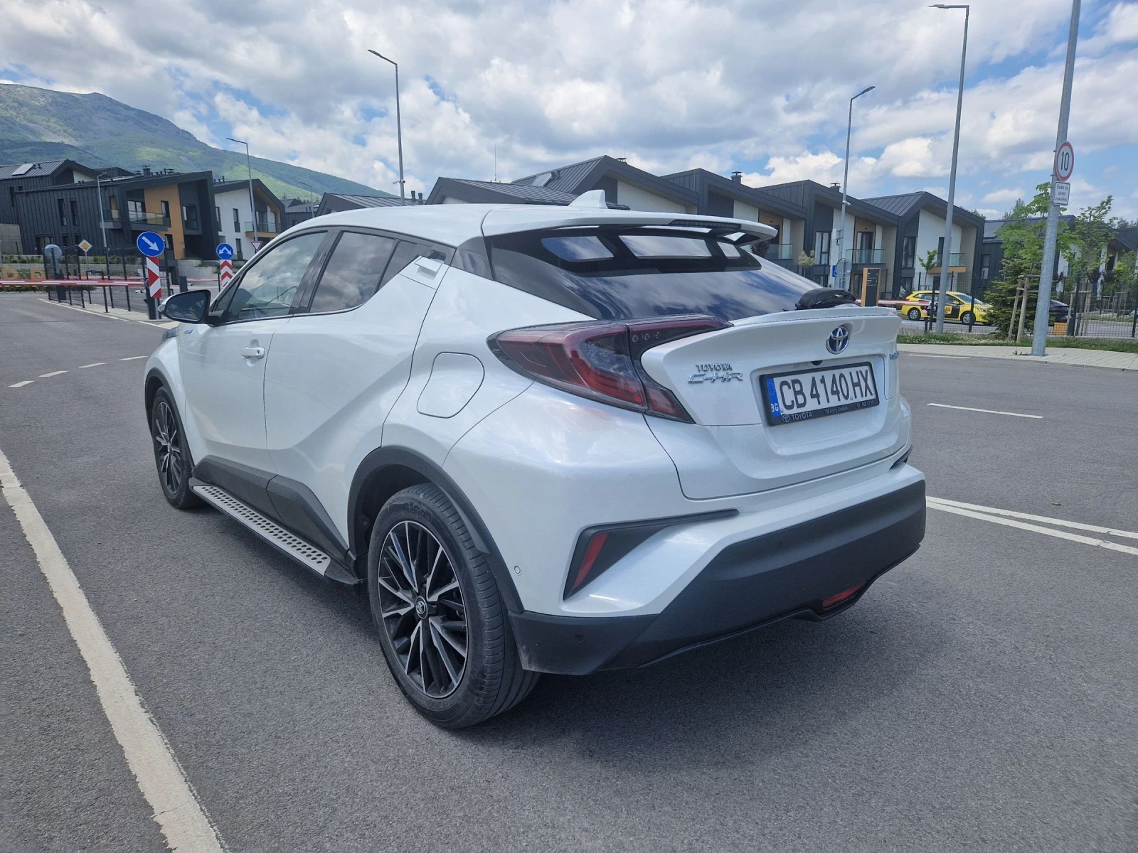 Toyota C-HR 1.8 hybrid - изображение 6