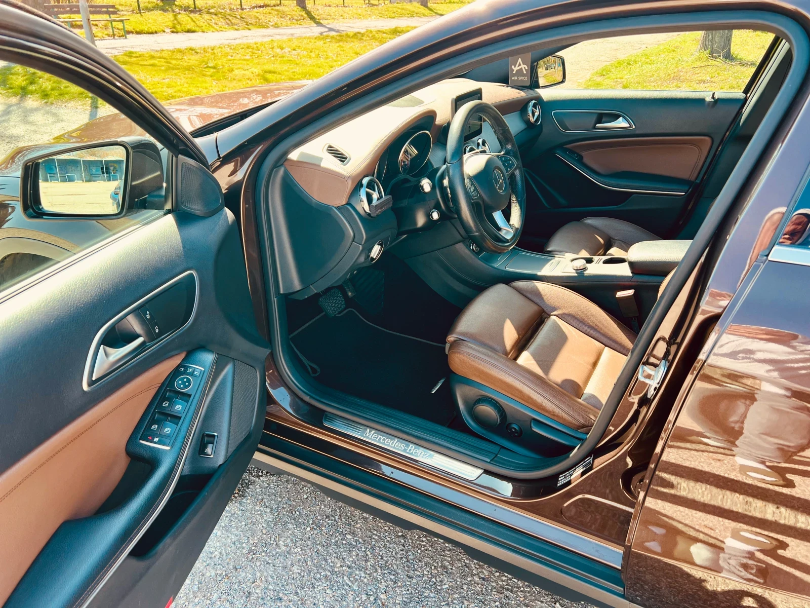 Mercedes-Benz GLA 200 D 4 Matic Luxury, снимка 10 - Автомобили и джипове - 53837425