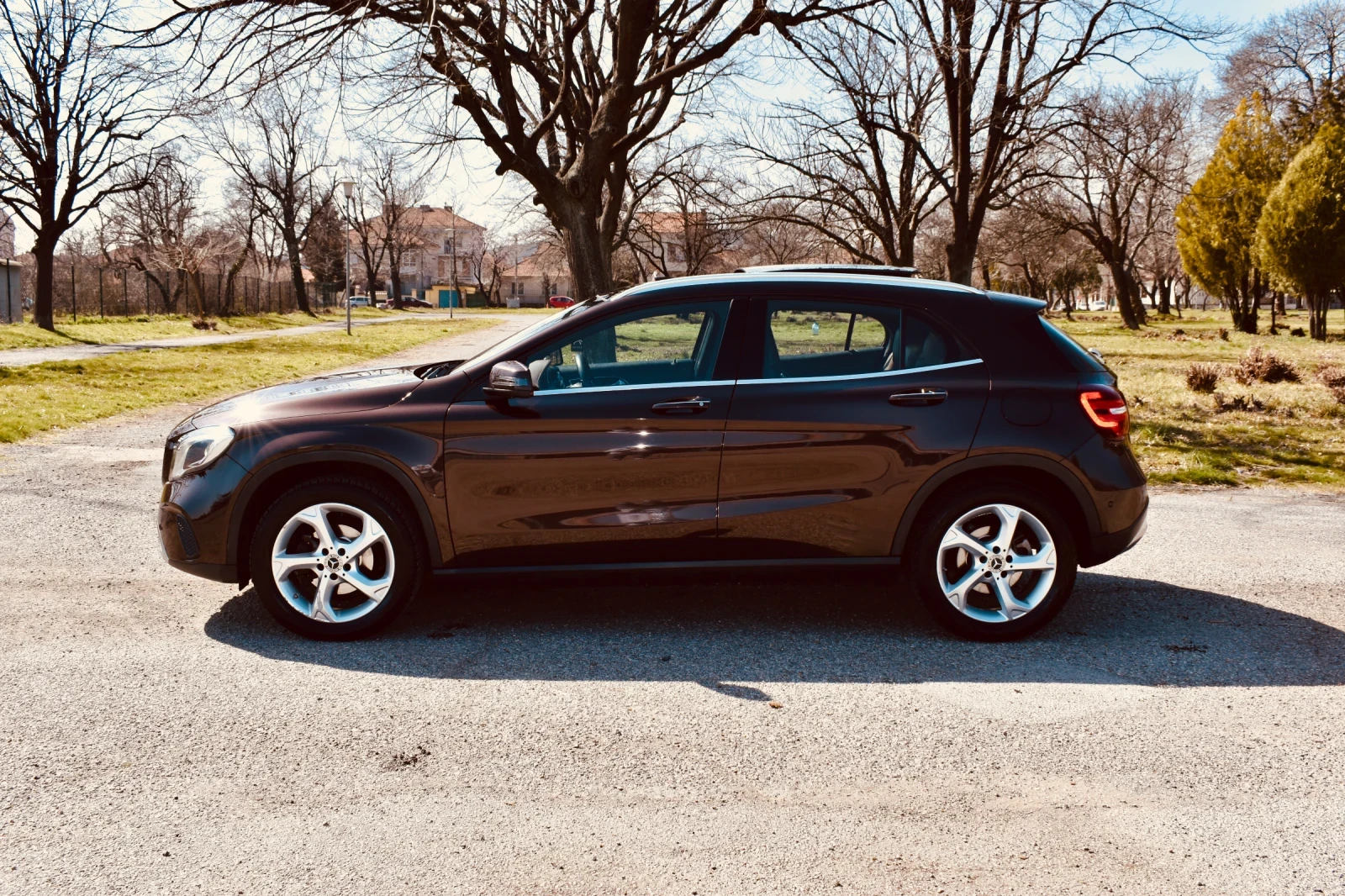 Mercedes-Benz GLA 200 D 4 Matic Luxury, снимка 4 - Автомобили и джипове - 53837425