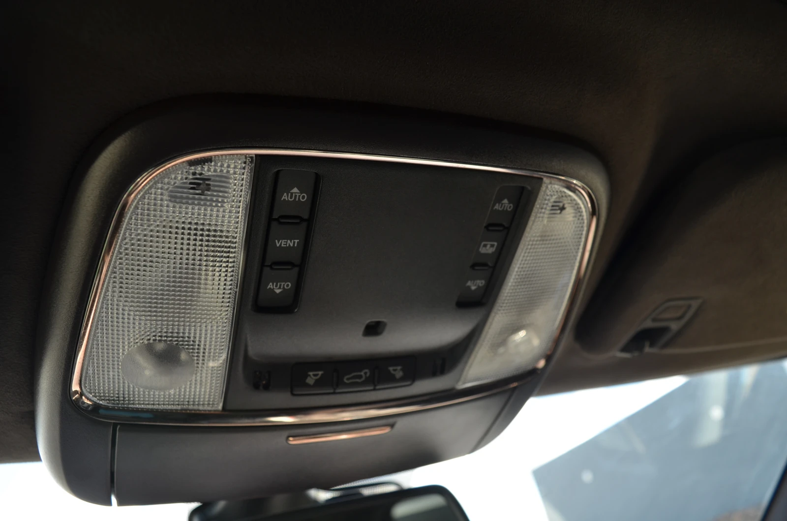 Jeep Grand cherokee SUMMIT KEYLESS, снимка 12 - Автомобили и джипове - 54006157