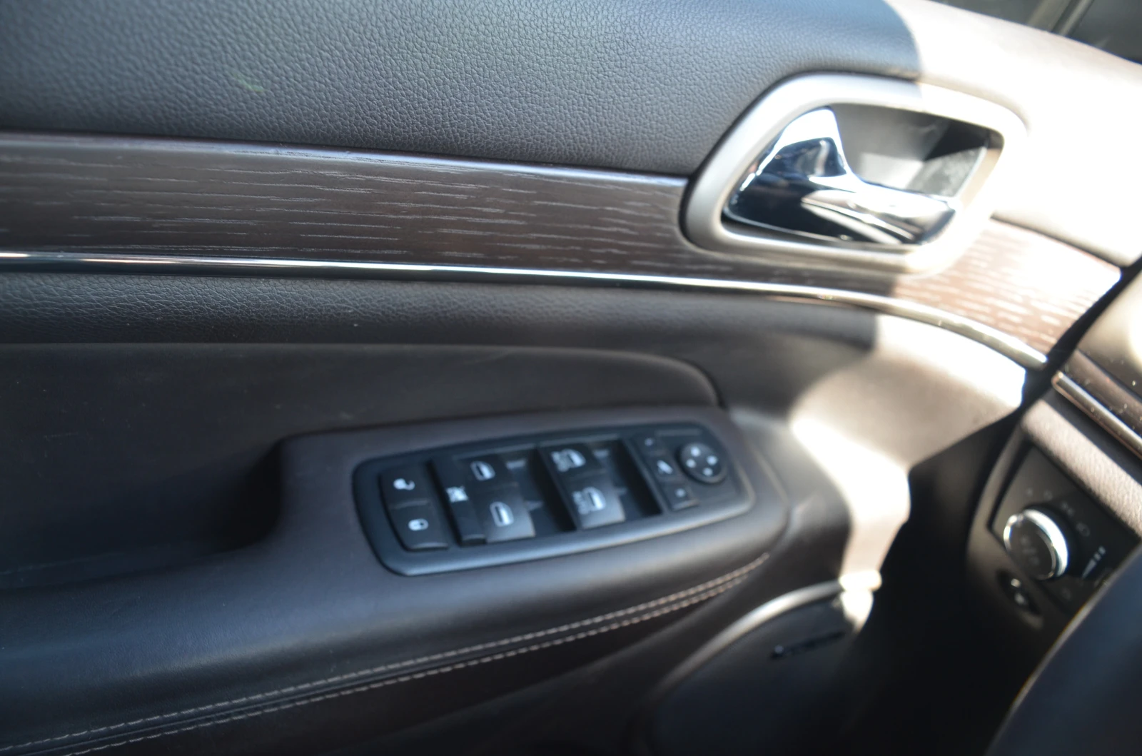 Jeep Grand cherokee SUMMIT KEYLESS, снимка 11 - Автомобили и джипове - 54006157