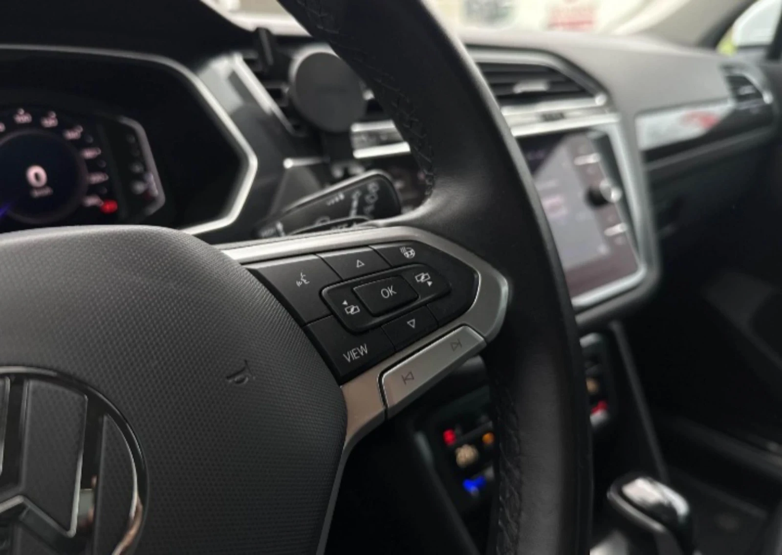 VW Tiguan Elegance 2.0 TDI, снимка 9 - Автомобили и джипове - 54126759