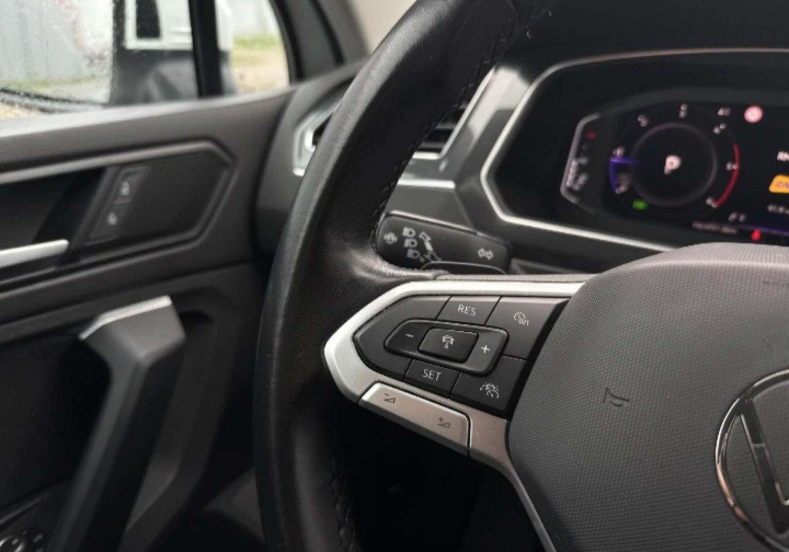 VW Tiguan Elegance 2.0 TDI, снимка 10 - Автомобили и джипове - 54126759