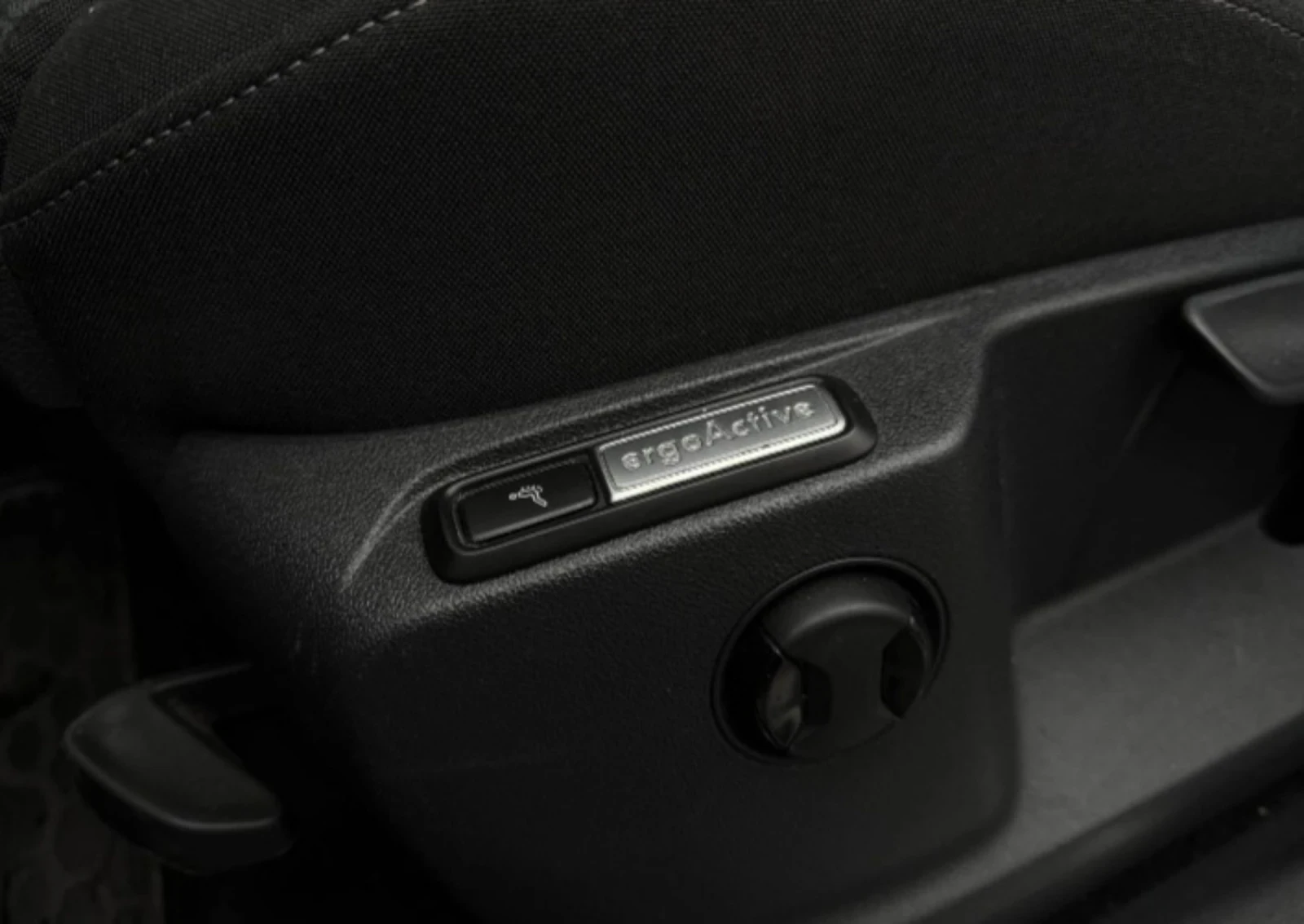 VW Tiguan Elegance 2.0 TDI, снимка 7 - Автомобили и джипове - 54126759