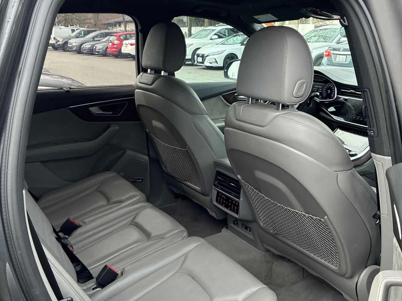 Audi Q7 * Technik * MATRIX* DISTRONIC* 360КАМЕРИ* , снимка 14 - Автомобили и джипове - 54221660