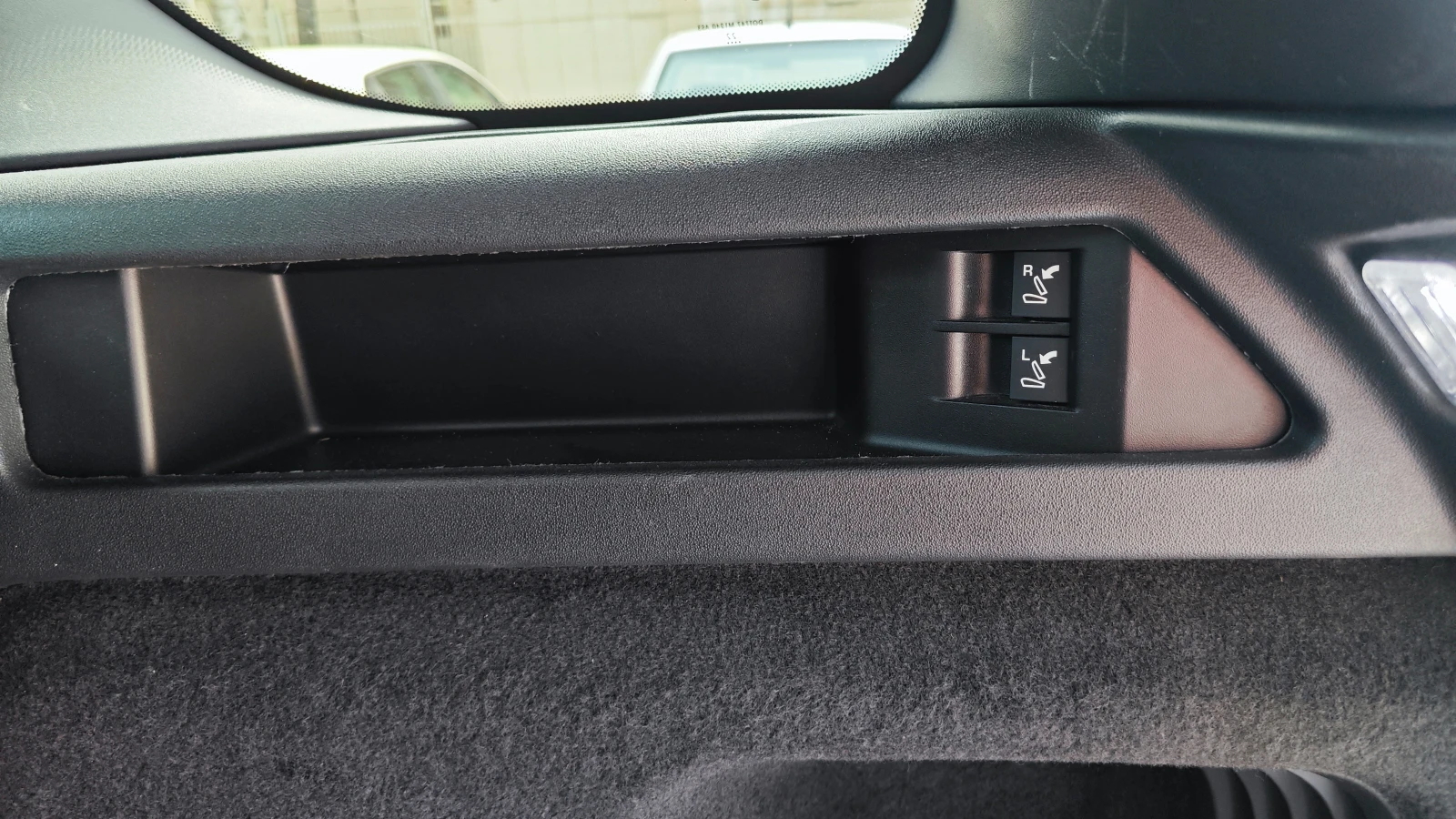 Land Rover Discovery Sport P300e R-Dinamic, снимка 11 - Автомобили и джипове - 54488703