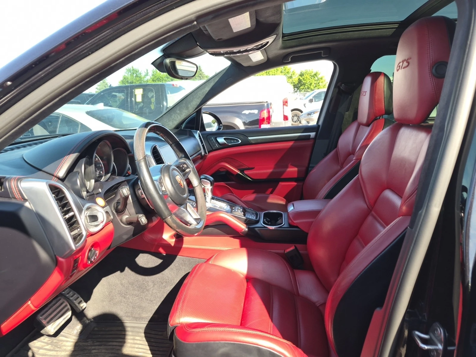 Porsche Cayenne GTS * * RED INTERIOR * * CARFAX * * АВТО КРЕДИТ , снимка 6 - Автомобили и джипове - 54804828