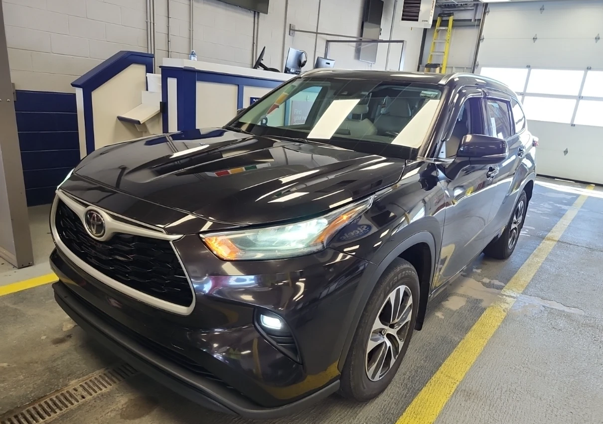 Toyota Highlander AWD* Камера* м.Точки* Кожа* XLE* 8-местен* 