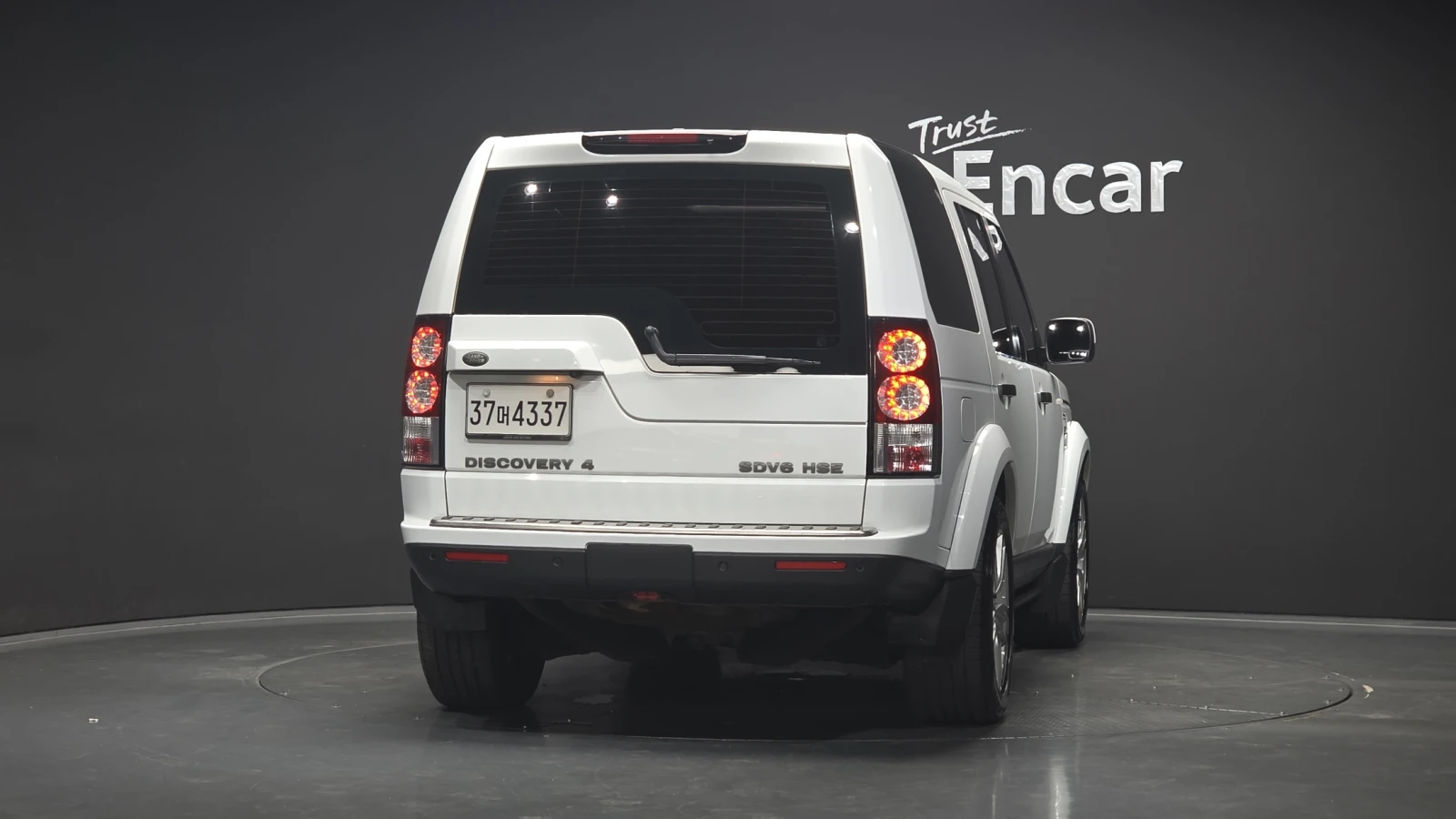 Land Rover Discovery 3.0 SDV6* ЛЮК* ПОДГРЕВ ВОЛАН* КРАЙНА ЦЕНА, снимка 4 - Автомобили и джипове - 55496164