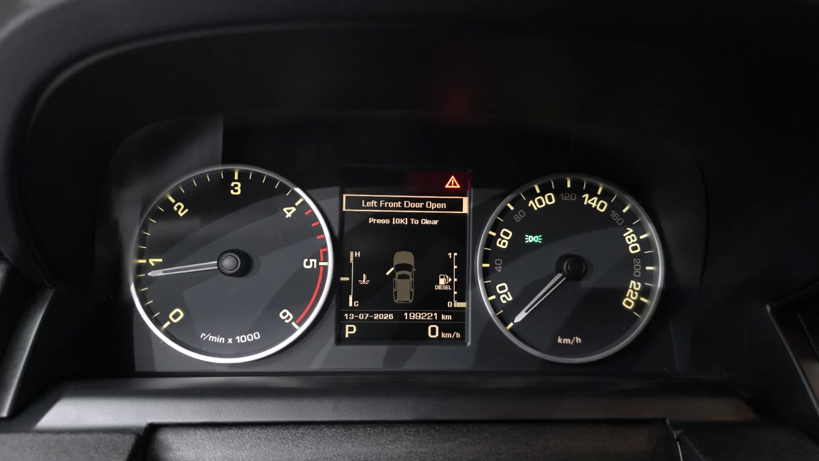 Land Rover Discovery 3.0 SDV6* ЛЮК* ПОДГРЕВ ВОЛАН* КРАЙНА ЦЕНА, снимка 8 - Автомобили и джипове - 55496164