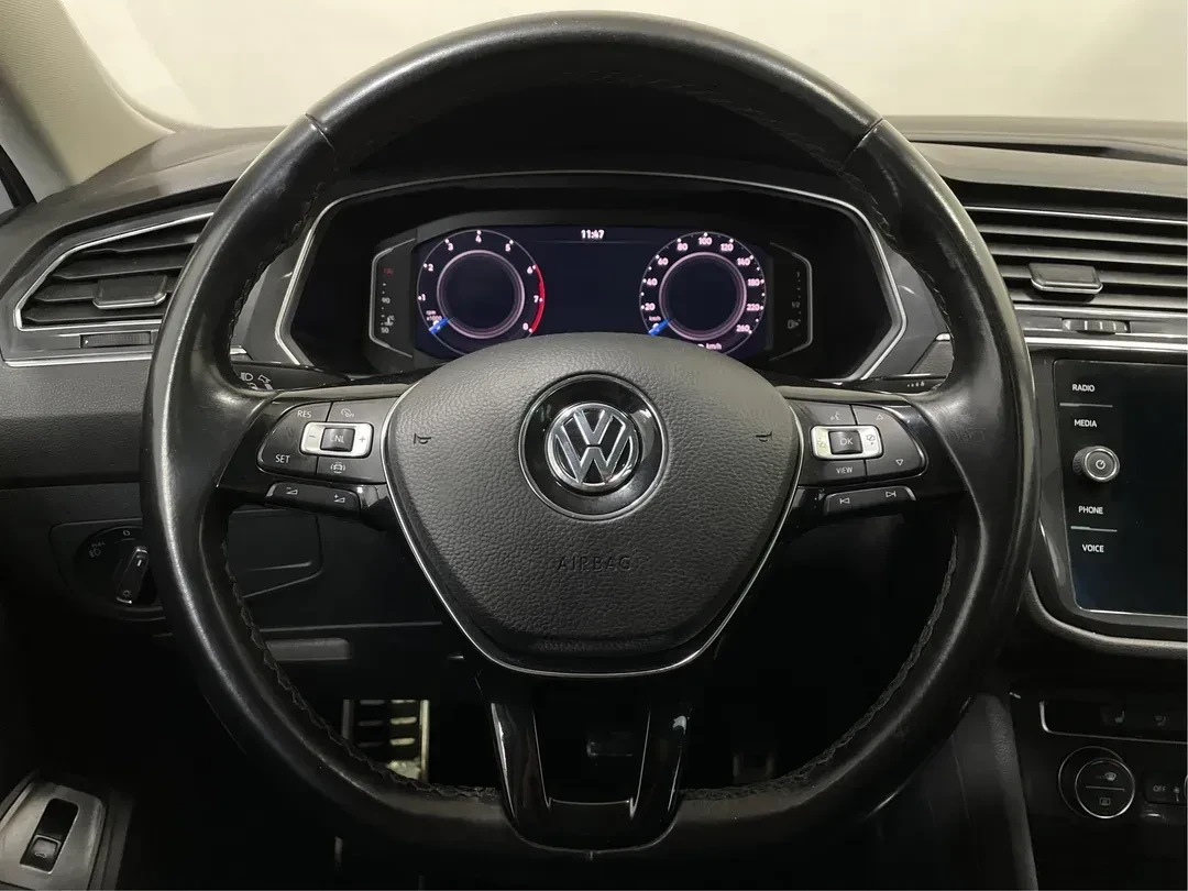 VW Tiguan 2.0 TFSI 4MOTION, снимка 10 - Автомобили и джипове - 55615300