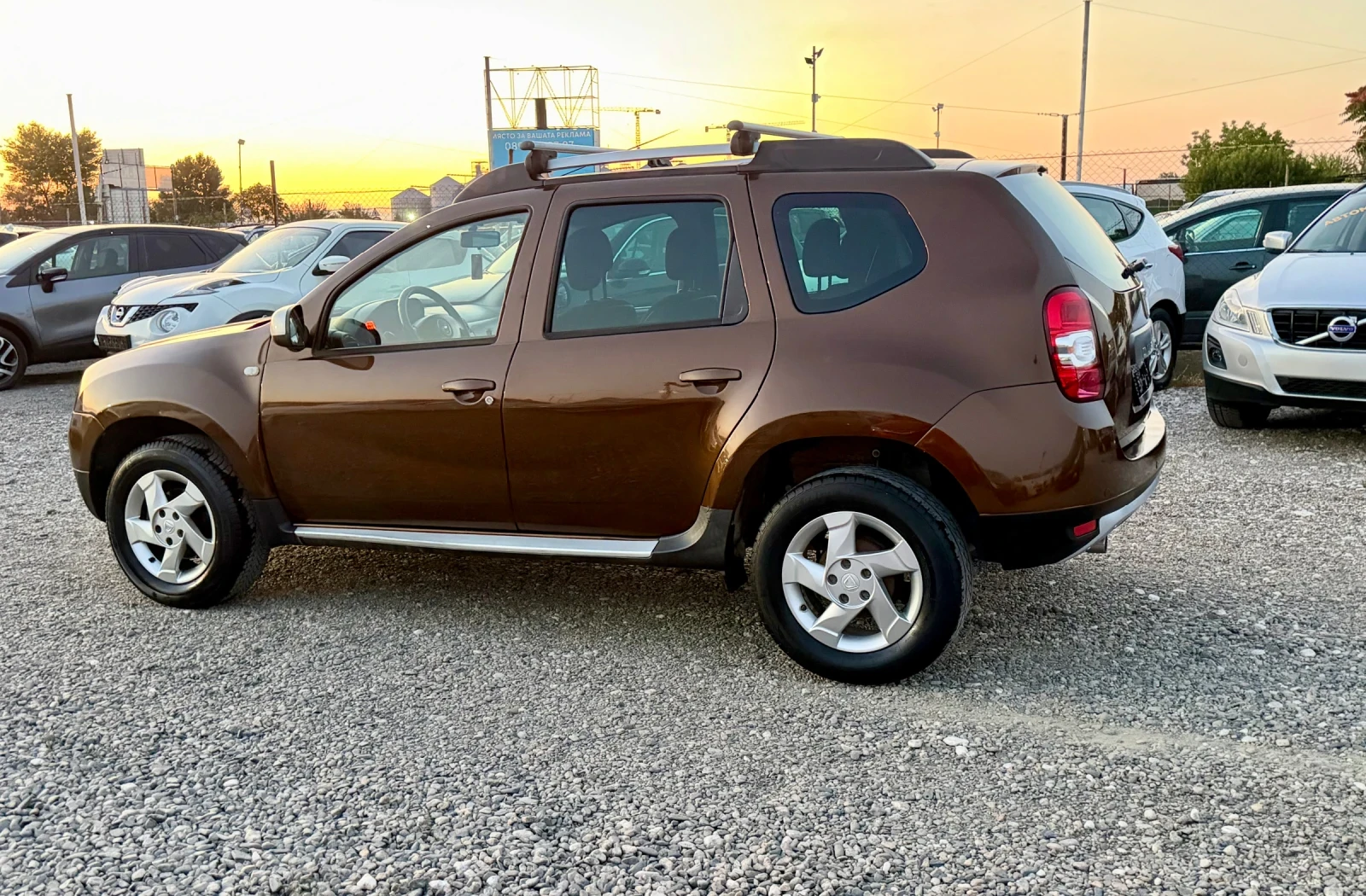 Dacia Duster 1.5Dci * 6ck* 4x4* LAUREATE* , снимка 6 - Автомобили и джипове - 55657649