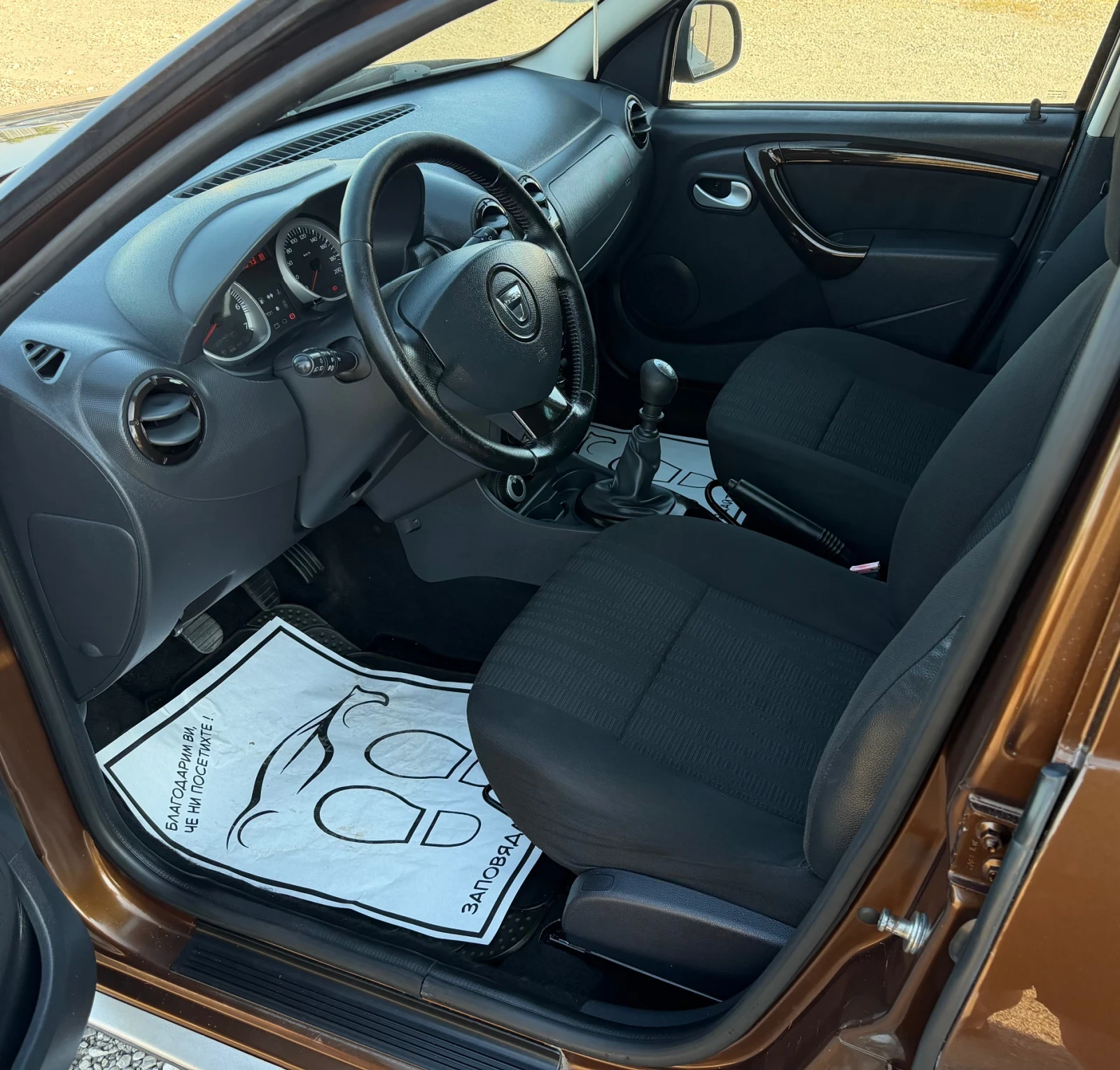 Dacia Duster 1.5Dci * 6ck* 4x4* LAUREATE* , снимка 11 - Автомобили и джипове - 55657649