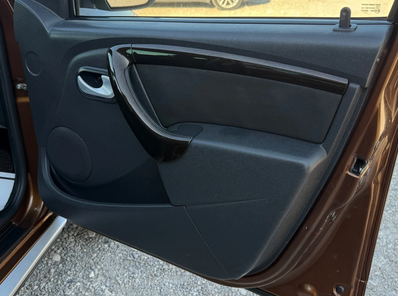 Dacia Duster 1.5Dci * 6ck* 4x4* LAUREATE* , снимка 14 - Автомобили и джипове - 55657649