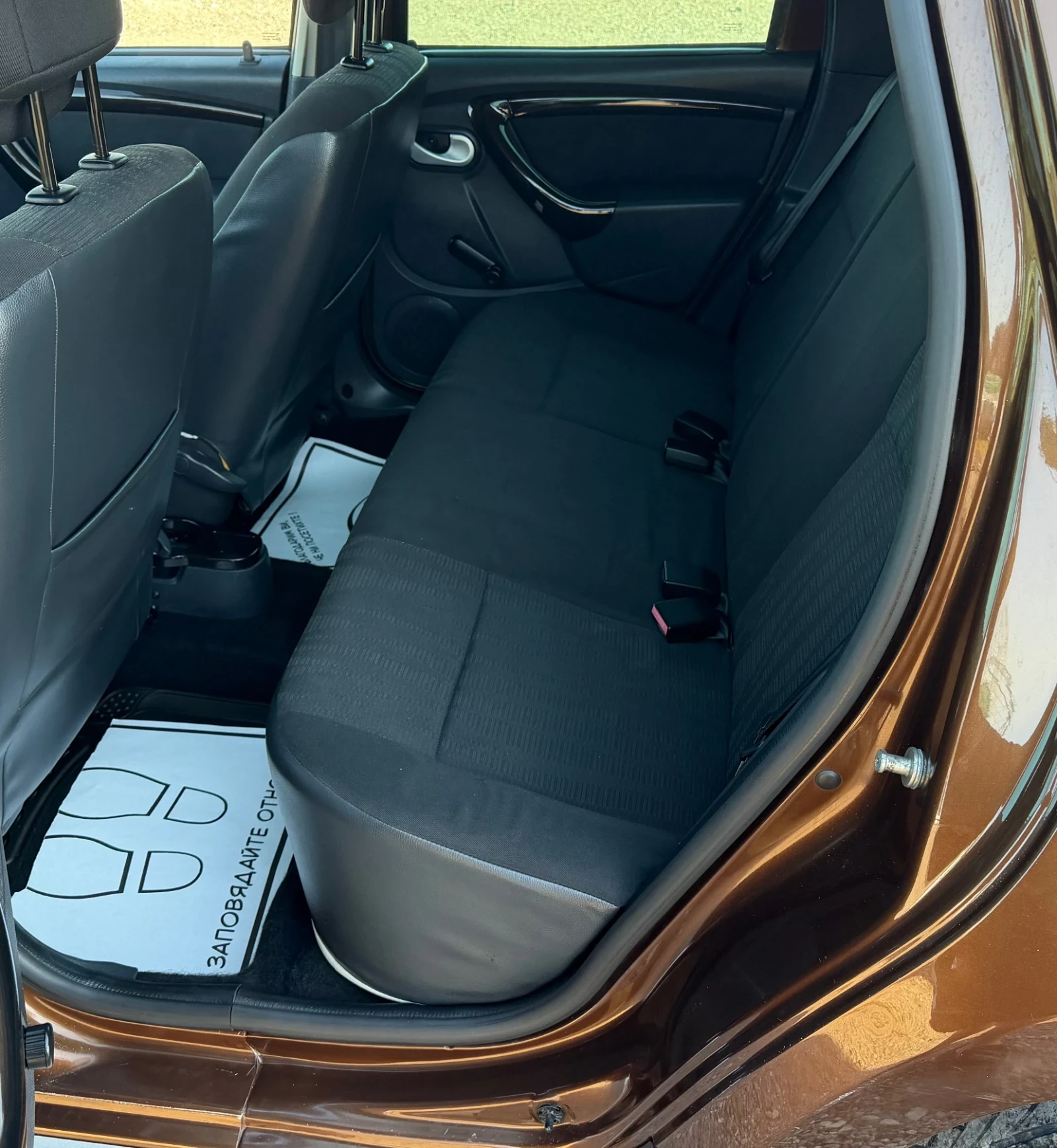 Dacia Duster 1.5Dci * 6ck* 4x4* LAUREATE* , снимка 8 - Автомобили и джипове - 55657649