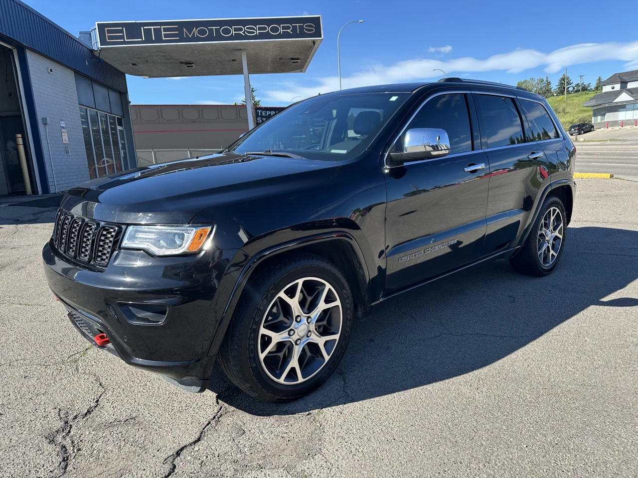 Jeep Grand cherokee OVERLAND* AWD* ПЪЛНА ИСТОРИЯ, снимка 2 - Автомобили и джипове - 56116653
