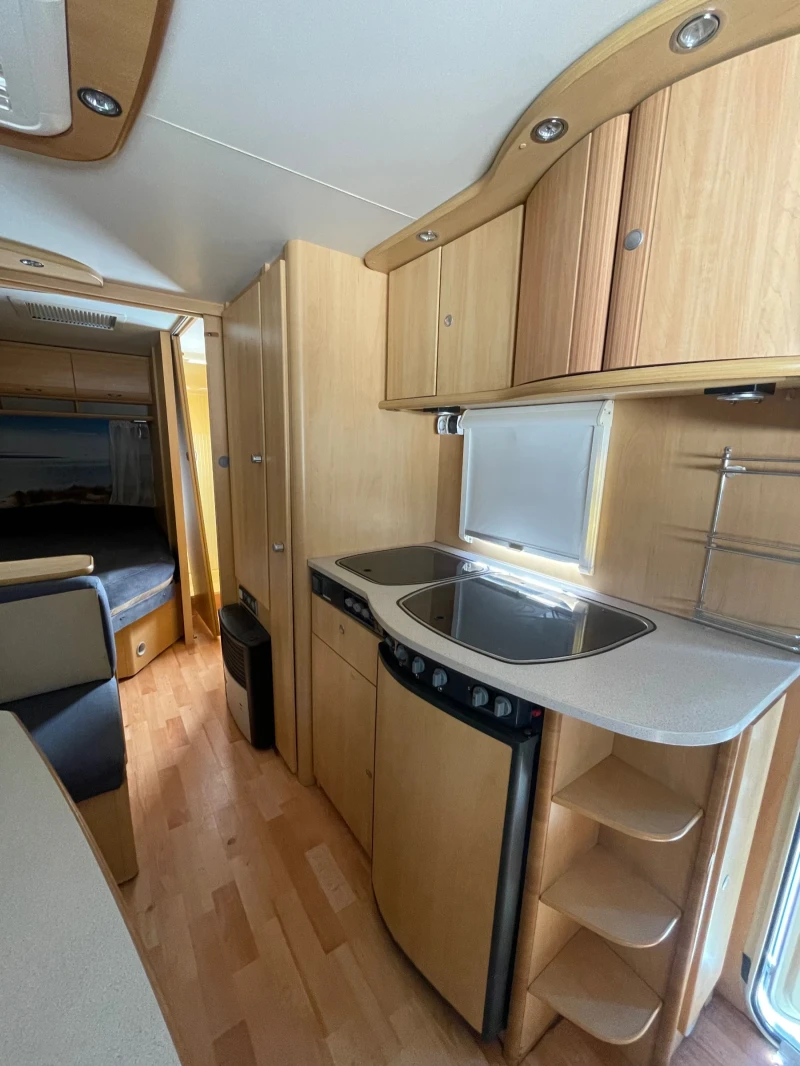 Каравана Dethleffs 5T, снимка 5 - Каравани и кемпери - 51773743