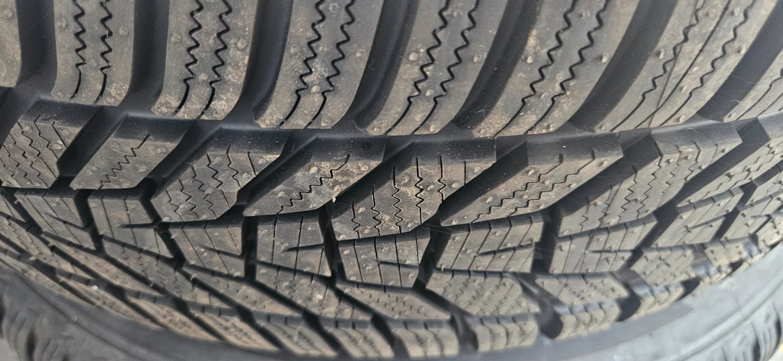 Гуми с джанти Hankook 235/60R18, снимка 4 - Гуми и джанти - 55051626