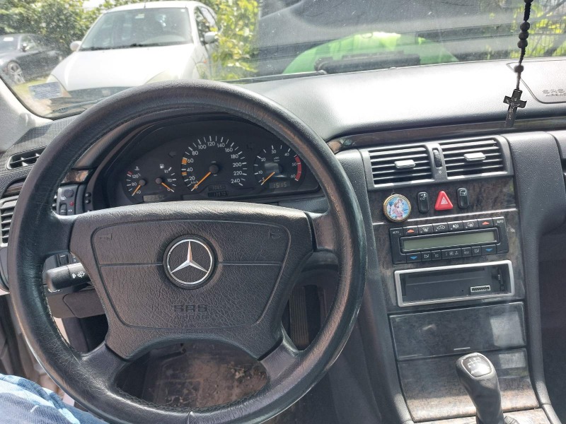 Mercedes-Benz E 200 CDI, снимка 11 - Автомобили и джипове - 45859091