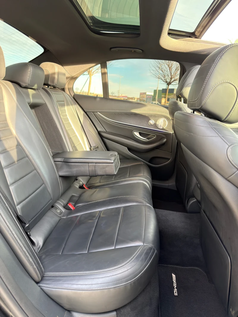 Mercedes-Benz E 220 D/AMG LINE/PANORAMA/BURMESTER/360/LIZING, снимка 8 - Автомобили и джипове - 53539508