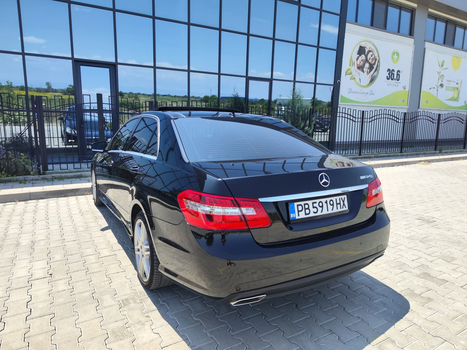 Mercedes-Benz E 350 * AMG* PANORAMA* KEYLESS* TOP - изображение 4