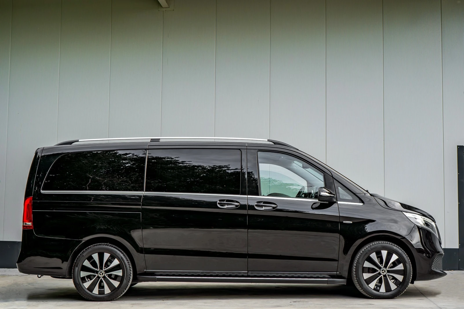 Mercedes-Benz Viano V220d* 4MATIC* EXCLUSIVE* LONG* LUXURY* TV* BUSINE - изображение 6