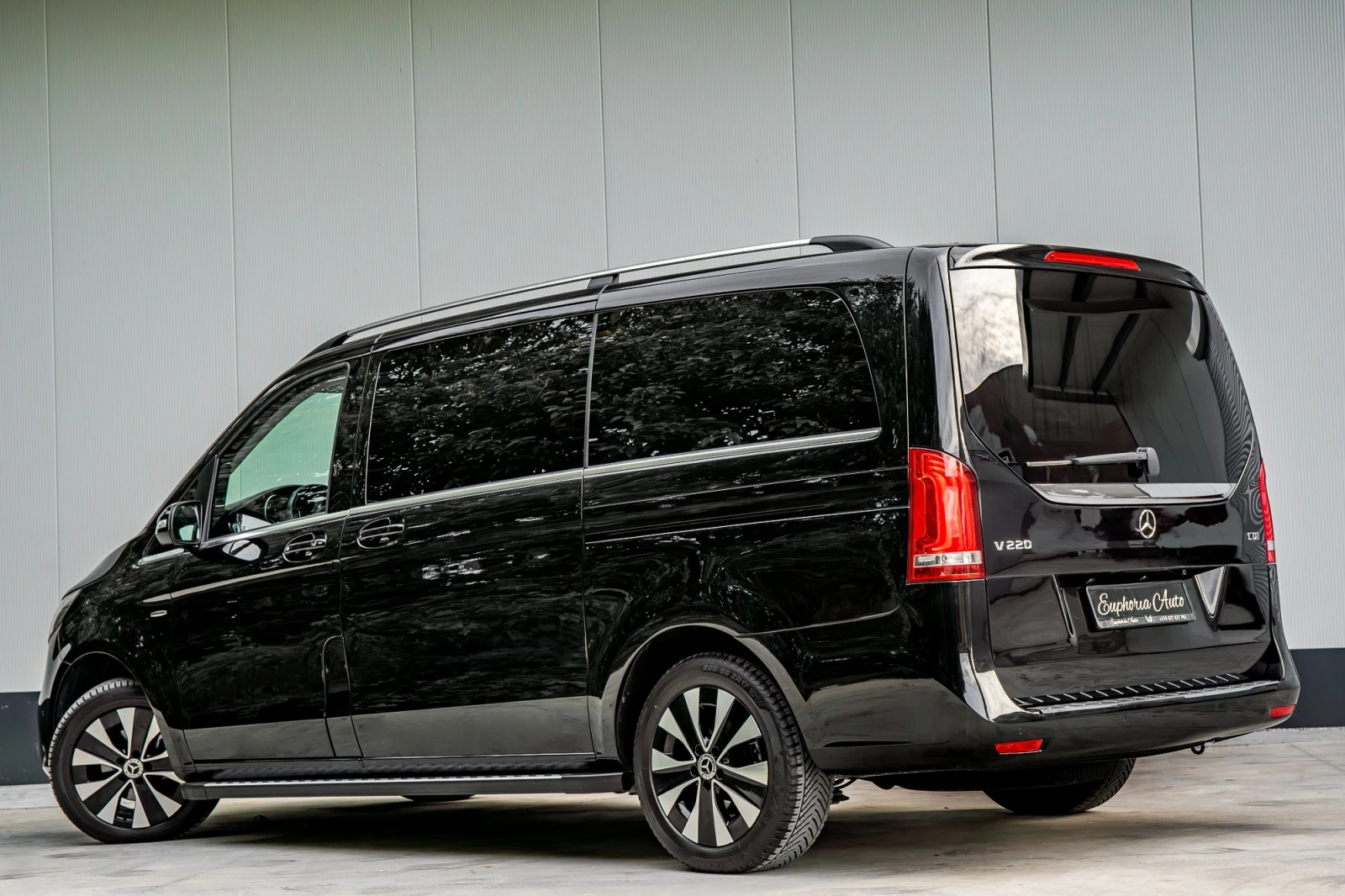 Mercedes-Benz Viano V220d* 4MATIC* EXCLUSIVE* LONG* LUXURY* TV* BUSINE - изображение 3