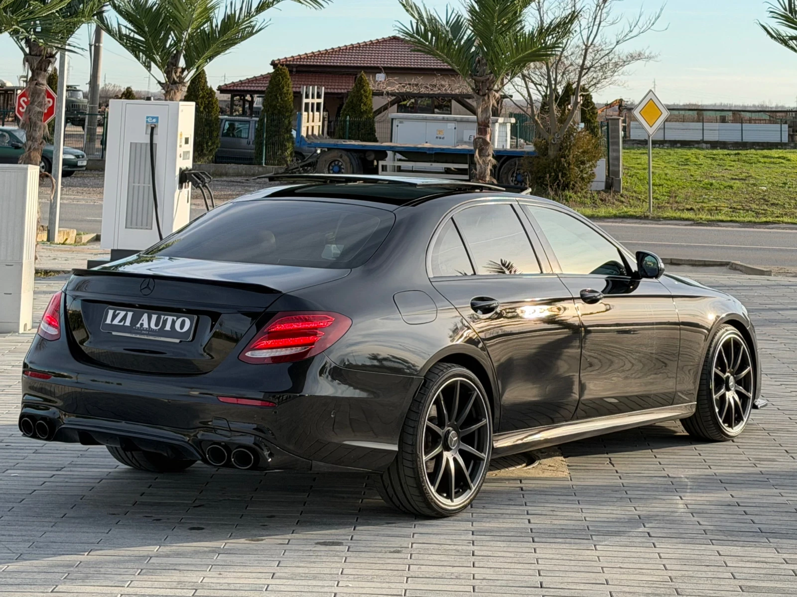 Mercedes-Benz E 220 D/AMG LINE/PANORAMA/BURMESTER/360/LIZING | Mobile.bg � ����������� 7