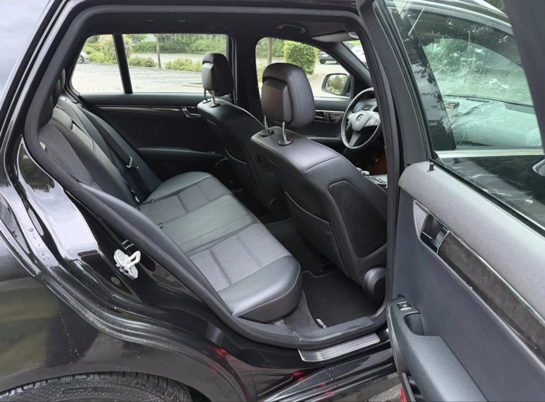 Mercedes-Benz C 300, снимка 7 - Автомобили и джипове - 54958131