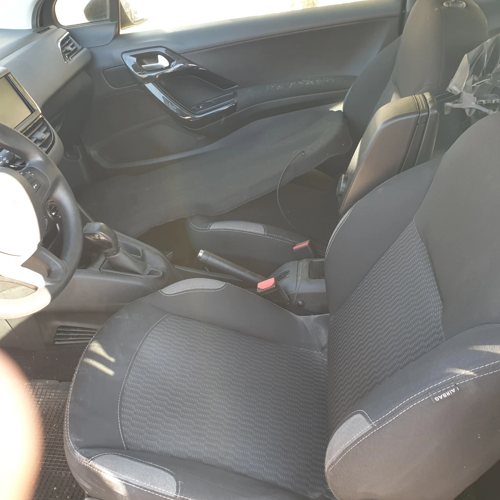 Peugeot 208 1.2, снимка 4 - Автомобили и джипове - 55564662