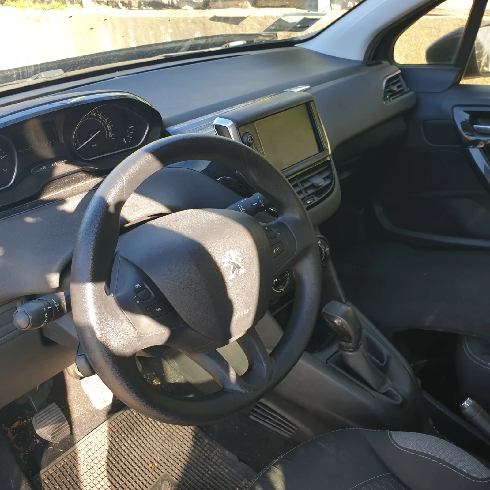 Peugeot 208 1.2, снимка 5 - Автомобили и джипове - 55564662