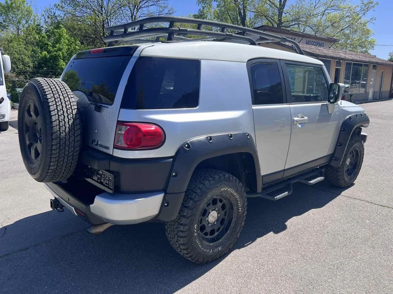 Toyota Fj cruiser, снимка 4 - Автомобили и джипове - 46975592