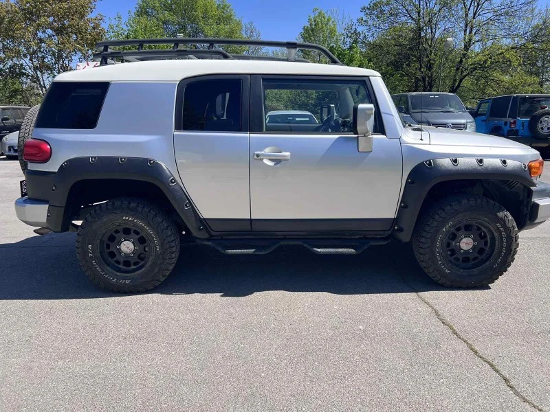 Toyota Fj cruiser, снимка 5 - Автомобили и джипове - 46975592