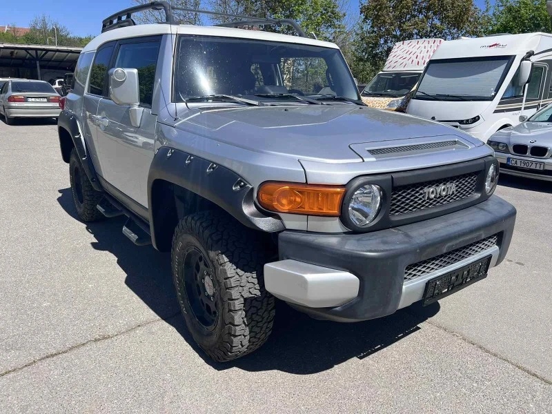 Toyota Fj cruiser, снимка 2 - Автомобили и джипове - 46975592