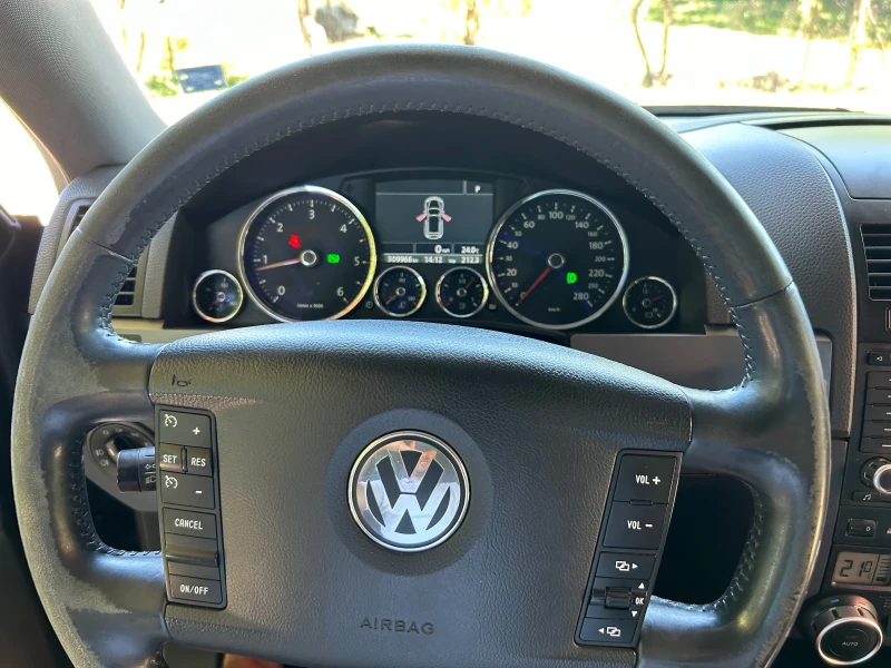 VW Touareg, снимка 8 - Автомобили и джипове - 47507424